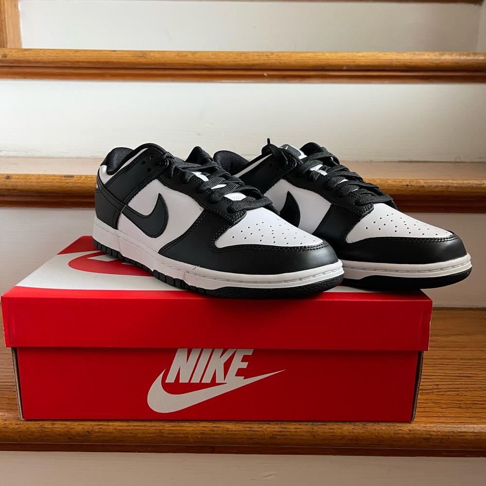 MENS Nike Low Retro Dunks - Black/White